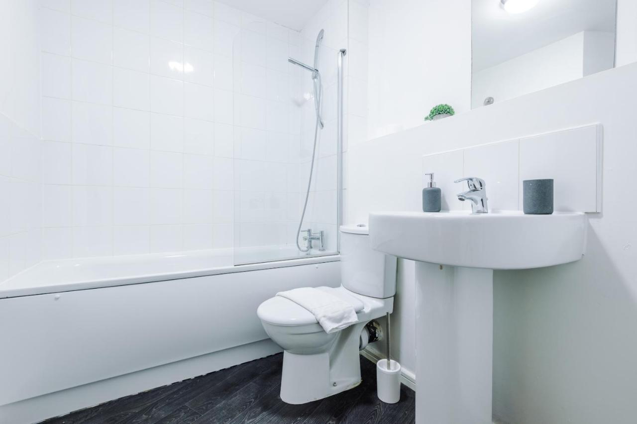 2 Bed Apartment With Balcony Private Parking Near Etihad Stadium, Coop Live Манчестер Экстерьер фото